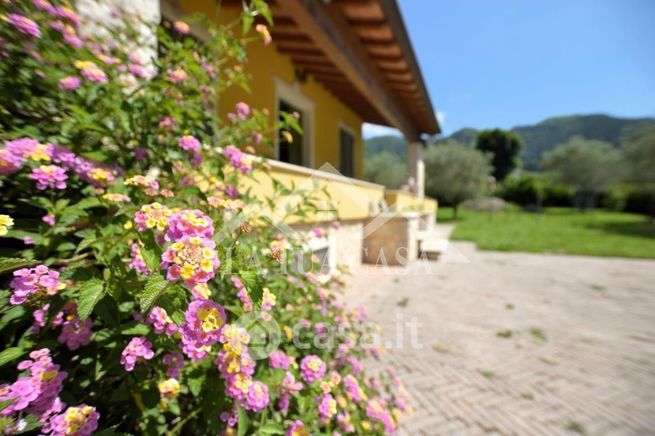 Villa in residenziale in 
