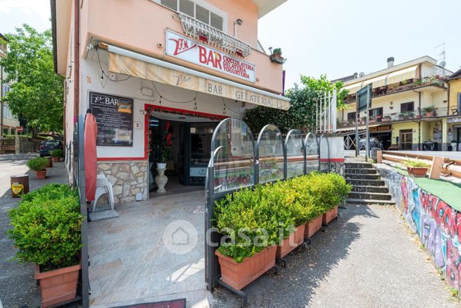 Negozio/locale commerciale in commerciale in Via San Michele 2
