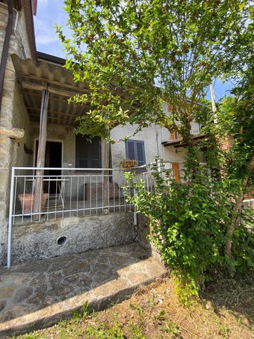 Casa bi/trifamiliare in residenziale in 
