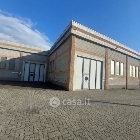 Capannone in commerciale in Corso Europa 121