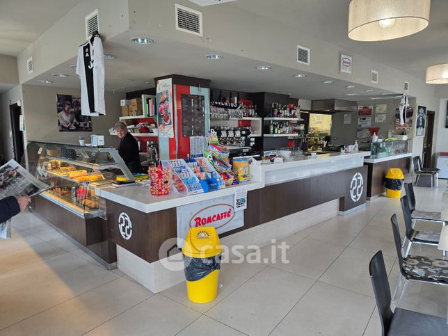 Attivitã /licenza (con o senza mura) in commerciale in Via Giosuè Carducci 60