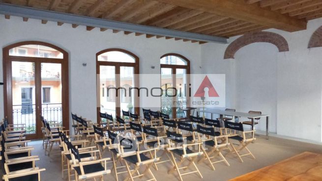 Ufficio in commerciale in 
