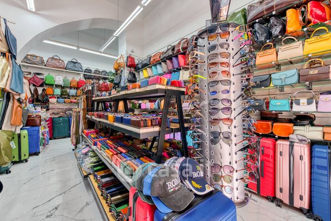 Attività/licenza (con o senza mura) in commerciale in Via delle Vasche