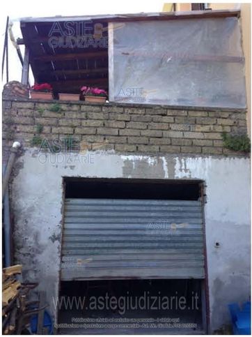 Box/posto auto in residenziale in Via delle Canepine 4