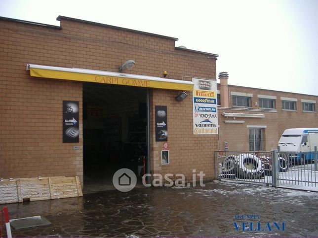 Capannone in commerciale in Strada Statale Romana Nord