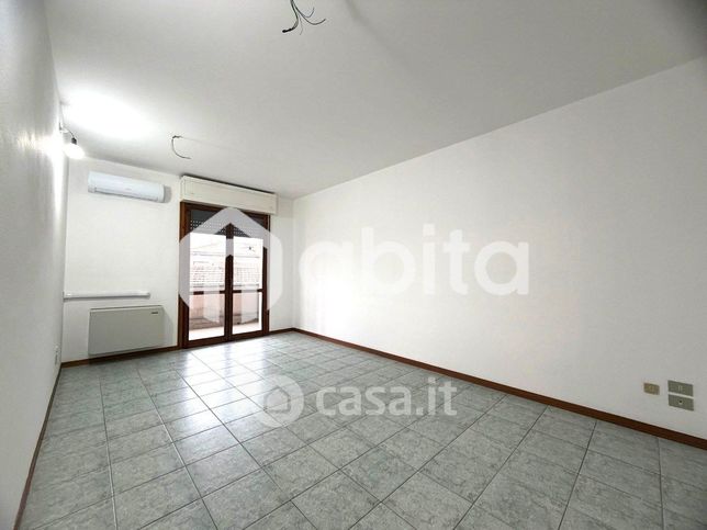 Ufficio in commerciale in Via Giovanni Pascoli