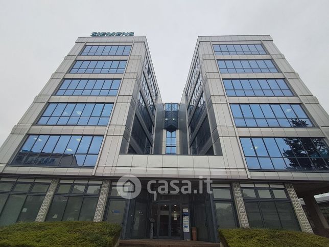 Ufficio in commerciale in Strada del Drosso 49