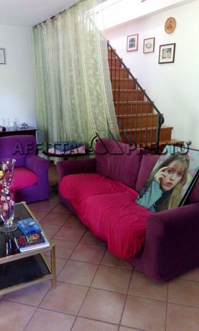 Casa bi/trifamiliare in residenziale in 