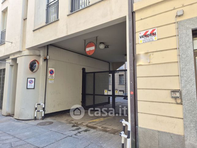 Garage/posto auto in residenziale in Via Porta Palatina 4