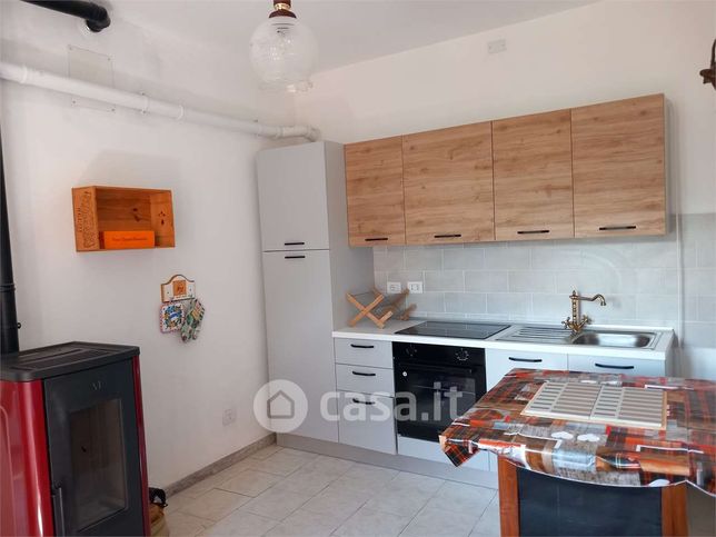Casa bi/trifamiliare in residenziale in 
