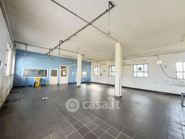 Capannone in commerciale in Contrada Alberelli 65