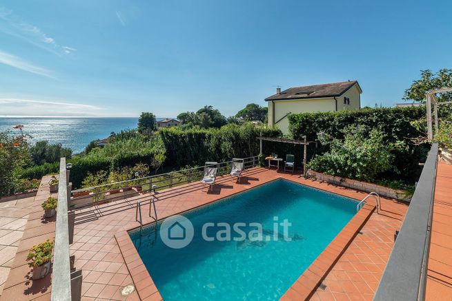 Casa bi/trifamiliare in residenziale in Via San Giacomo 15