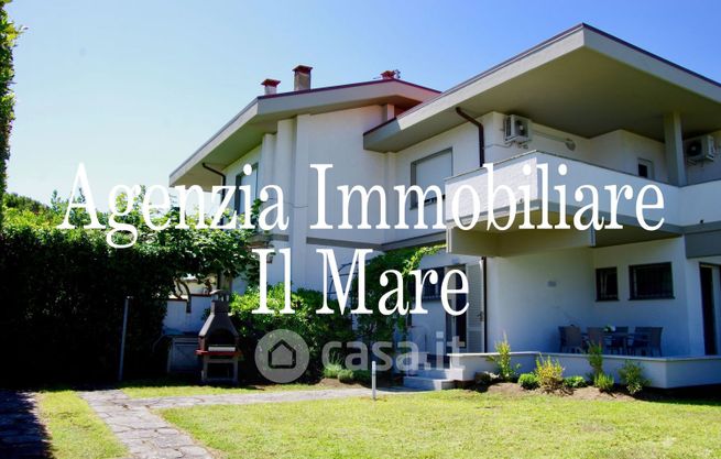 Casa bi/trifamiliare in vacanze in Via Francesco Carrara 133