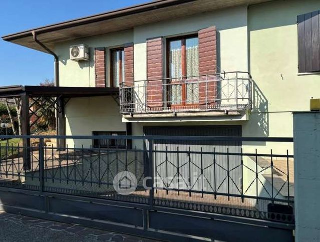 Casa indipendente in residenziale in Via Andrea Mantegna