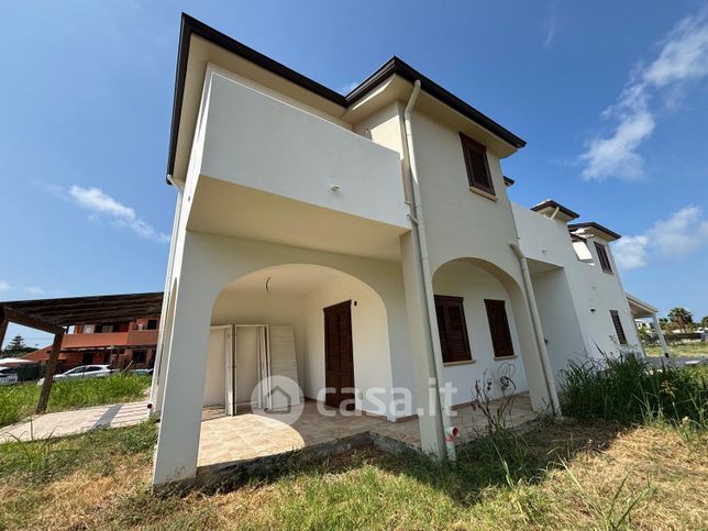 Casa bi/trifamiliare in residenziale in Contrada Pistavecchia 203