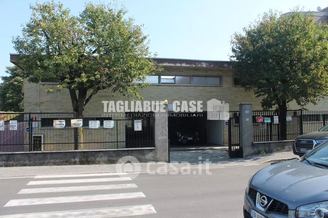 Garage/posto auto in residenziale in Via Lillo del Duca 11