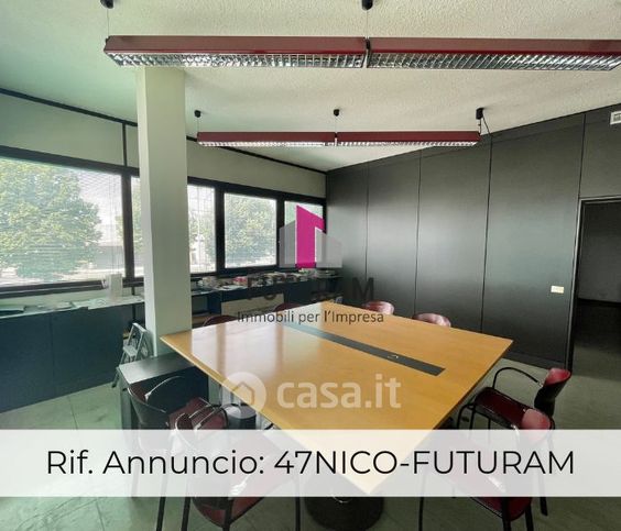 Ufficio in commerciale in 