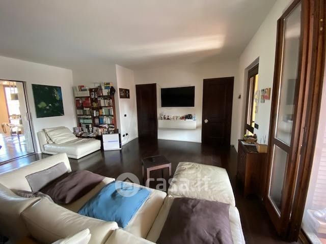 Appartamento in residenziale in Via Arona