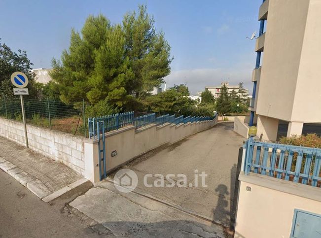 Box/posto auto in residenziale in Via Francesco Guicciardini 1