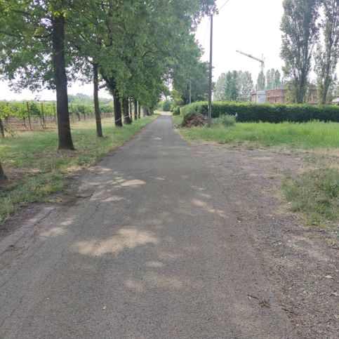 Terreno agricolo in commerciale in Via Mosca