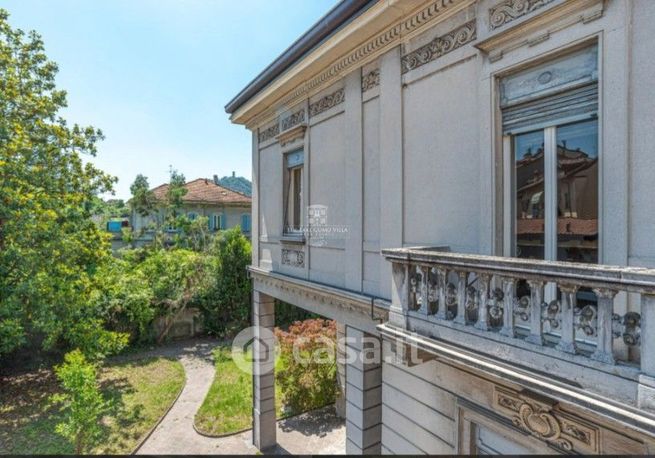 Villa in residenziale in Via Briantea