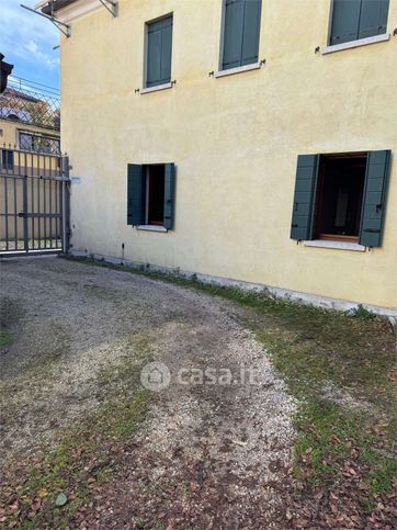 Casa indipendente in residenziale in 