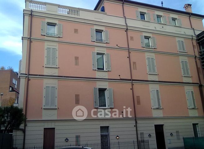 Appartamento in residenziale in Via Parisio 38