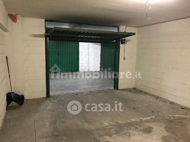 Garage/posto auto in residenziale in Via dei Sampietrini 5