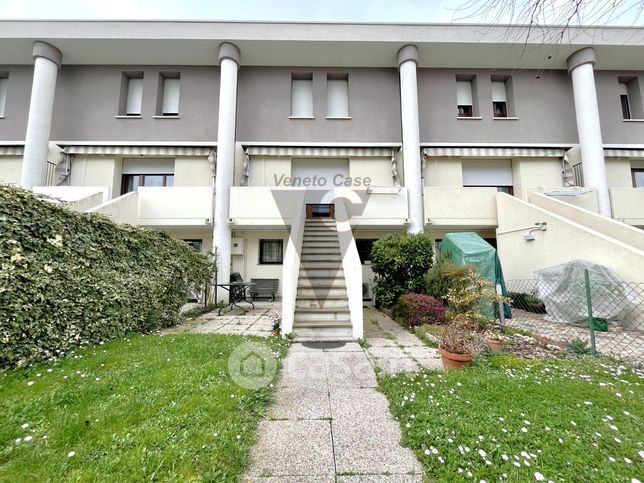 Villetta a schiera in residenziale in Via Luigi Nono