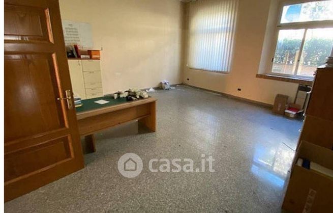 Ufficio in commerciale in Via Spartaco Lavagnini