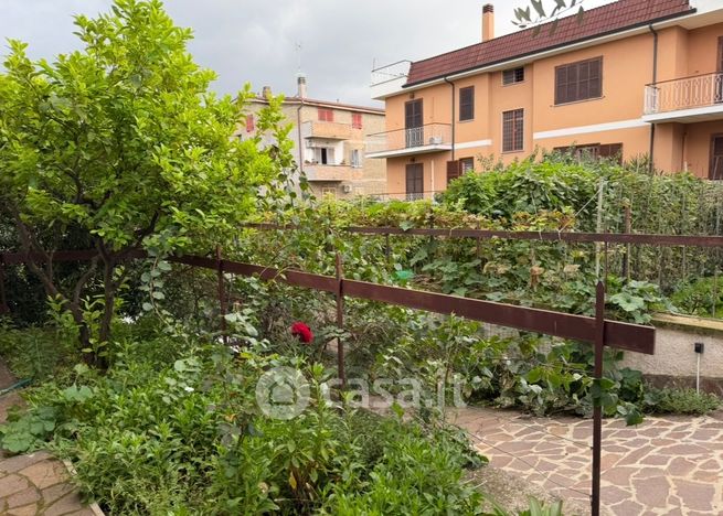 Casa indipendente in residenziale in Via Ortucchio