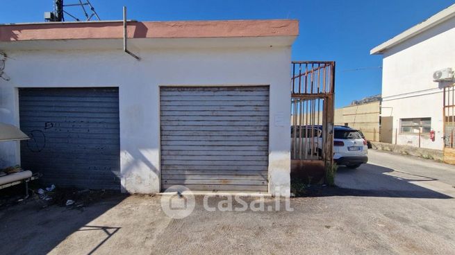 Box/posto auto in residenziale in Via Industrie