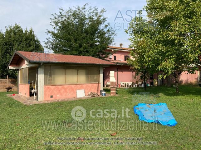 Casa bi/trifamiliare in residenziale in Via Corte del Tappo