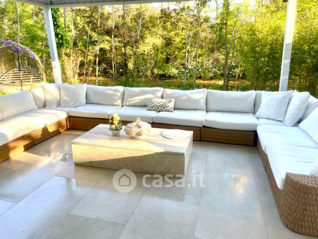 Villa in residenziale in Viale Milano 30