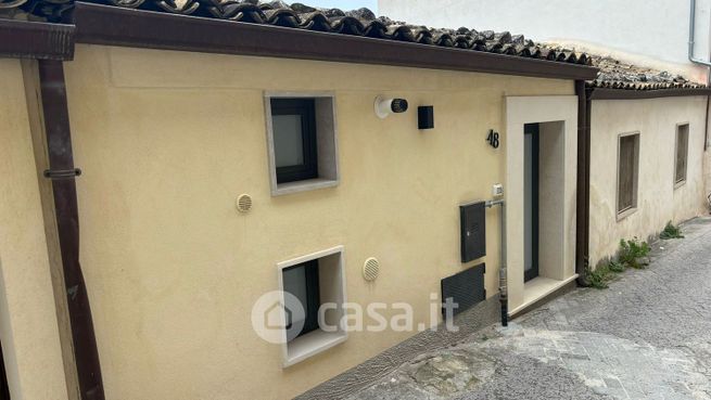 Casa indipendente in residenziale in Vico Pittore 7