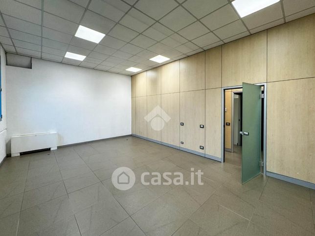 Ufficio in commerciale in Via Belfiore
