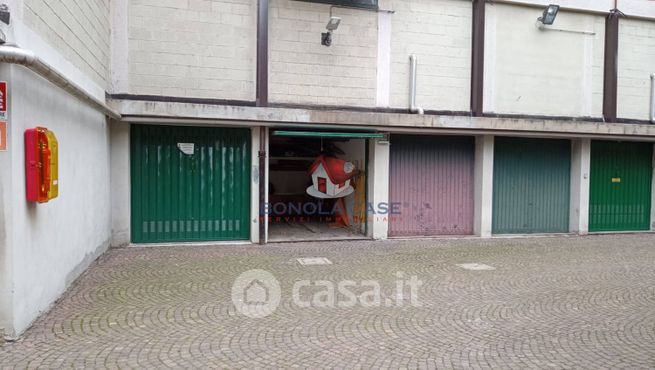 Garage/posto auto in residenziale in Via Sem Benelli 14