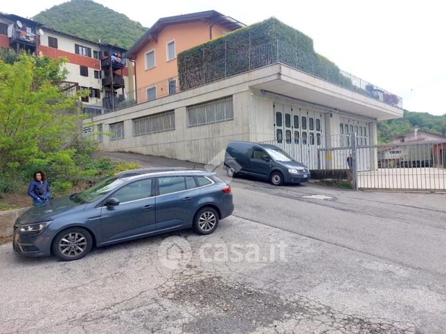 Capannone in commerciale in Via Madonnina