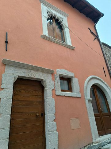 Casa indipendente in residenziale in Via Pavesi