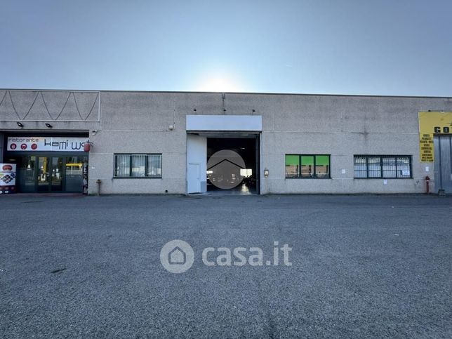Capannone in commerciale in Via Friuli 12
