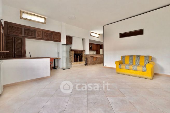 Appartamento in residenziale in Via Roviano 10
