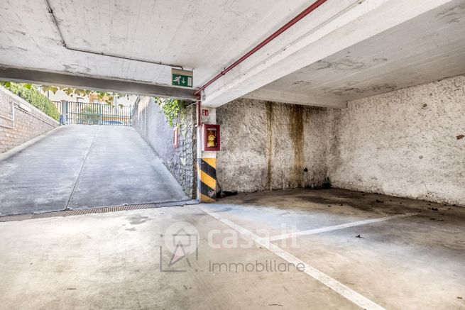 Garage/posto auto in residenziale in Via Simonide