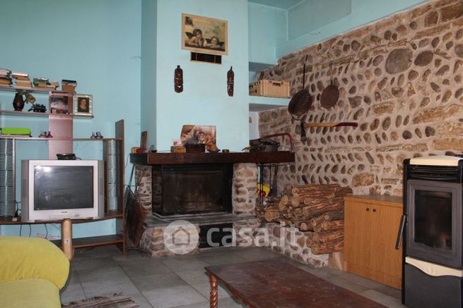 Appartamento in residenziale in Via Nucleo Ronca, portico