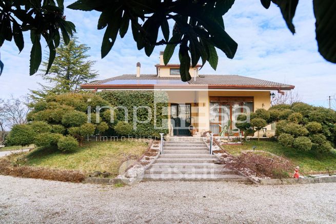 Casa indipendente in residenziale in Via Piemonte
