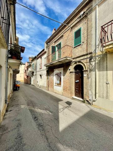 Casa indipendente in residenziale in Via del Commercio 11