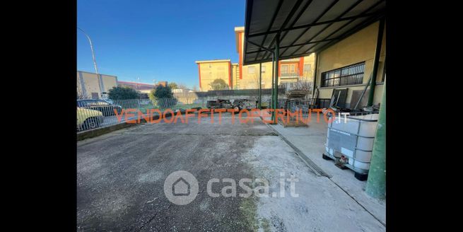 Capannone in commerciale in 