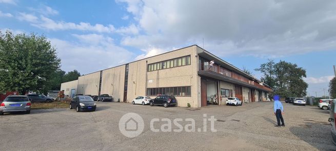 Capannone in commerciale in Via Risorgimento