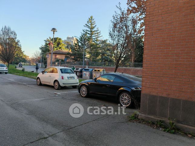 Box/posto auto in residenziale in Via Sante Vincenzi 42