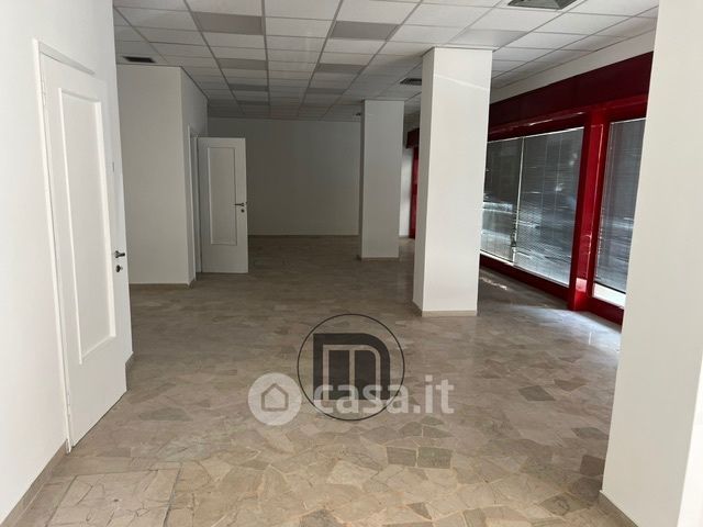 Negozio/locale commerciale in commerciale in 