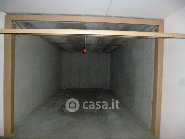 Garage/posto auto in residenziale in Via Pozzo dell'Amore 28 ----F